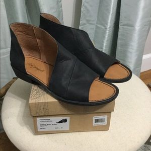 Free People EUC Mont Blanc Sandal🎄SALE🎄